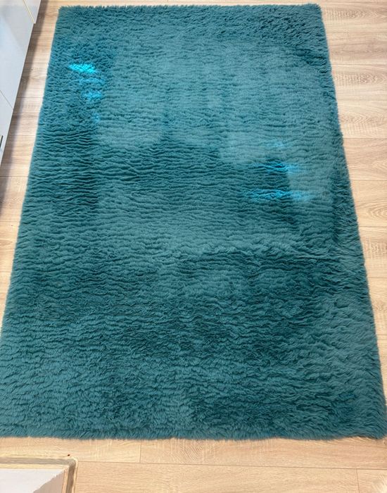 Vând covor Turcoaz Pierre Cardin