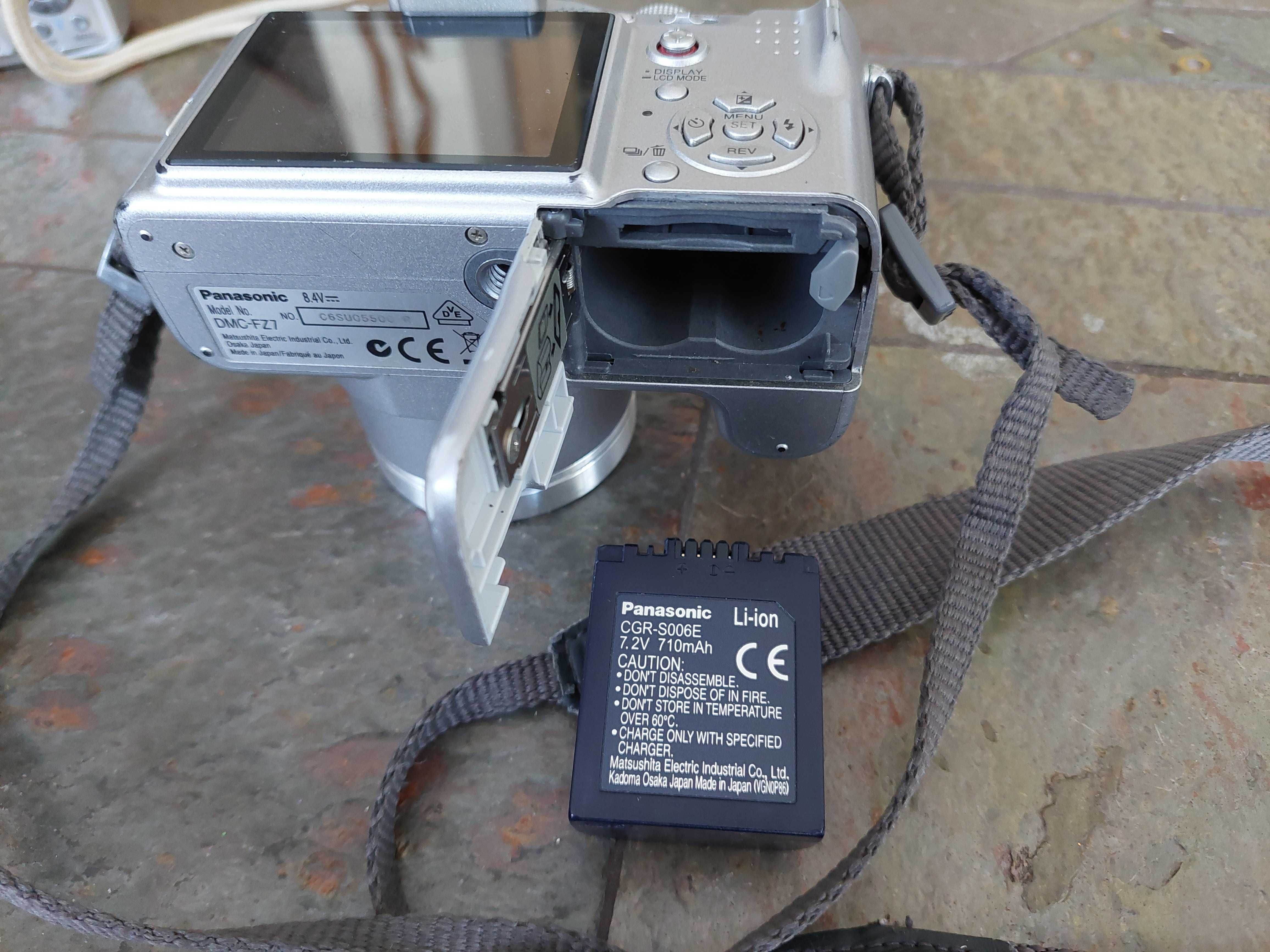 Camera aparat foto digital Panasonic Lumix DMC-FZ7 12X Mega OIS Silver