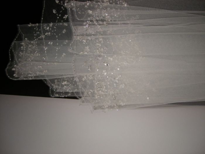 Сватбена рокля и Воал-оригинални от колекцията на Demetrios