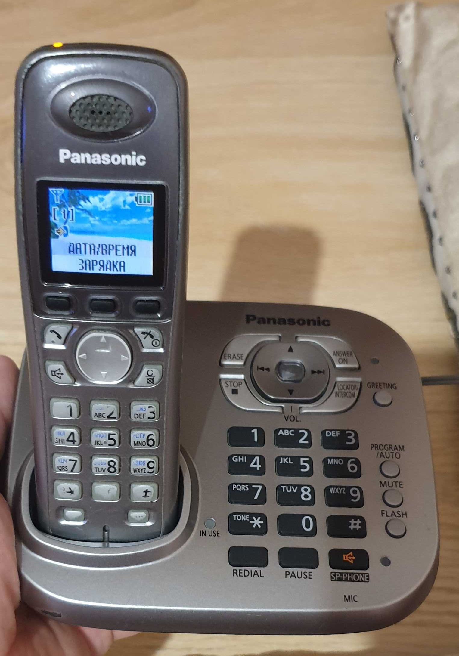 Телефон Panasonic KX-TG8041CAM