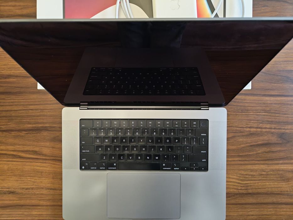 MacBook Pro 16-inch, 2021 - M1 Max, 32GB, 1TB, 85% baterie