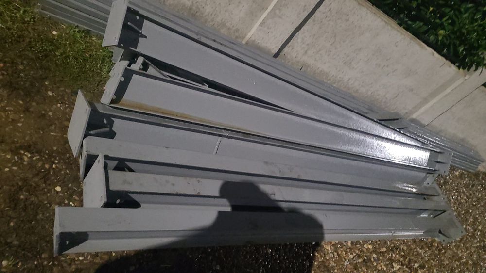 Vand hale metalice avem pe stoc asiguram transport si montaj rog serio