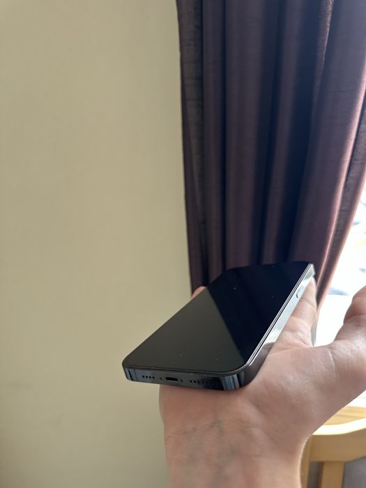 Продавам 2 броя iPhone 14 Pro Max – 512GB (лилав и черен)