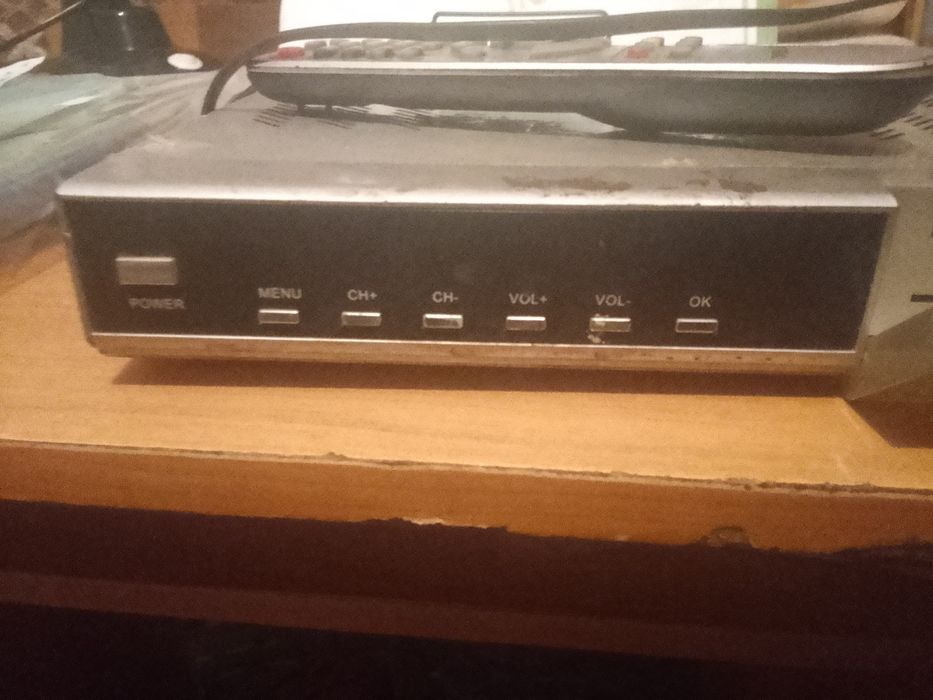 Тюнера в рабочем состоянии с пультом