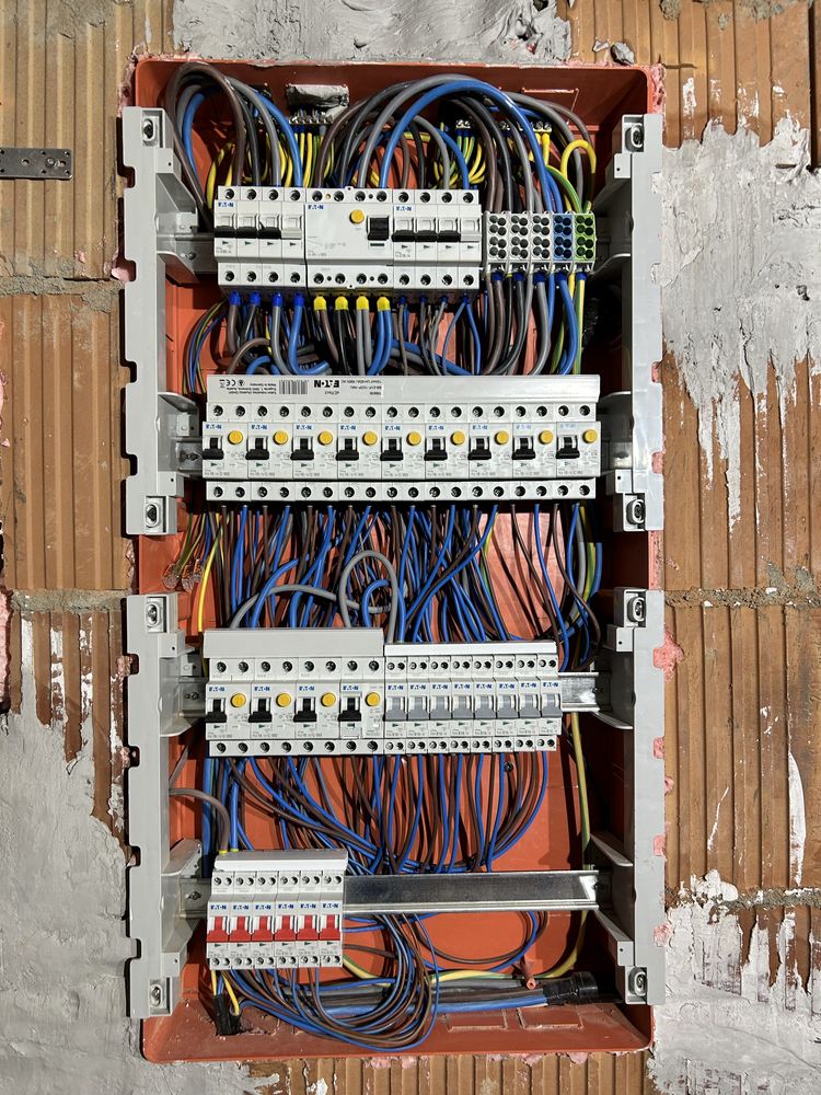 Electrician autorizat ANRE, intervenții non-stop