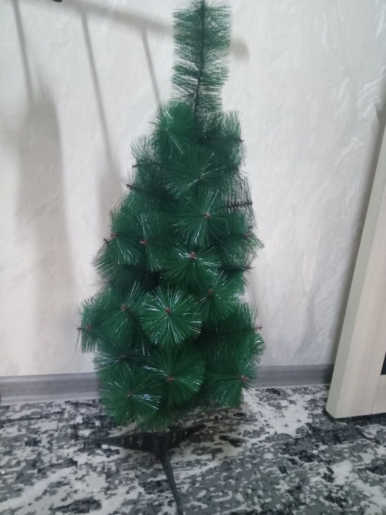 Archa sotiladi xolati yaxshi 6 xil zari va archa oyinchoqlari bilan.Na