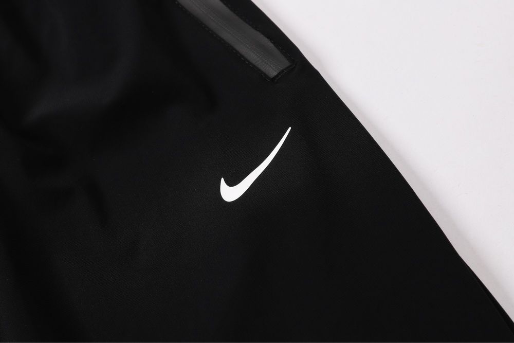 Спортивные брюки Nike Dri Fit для тренировок.