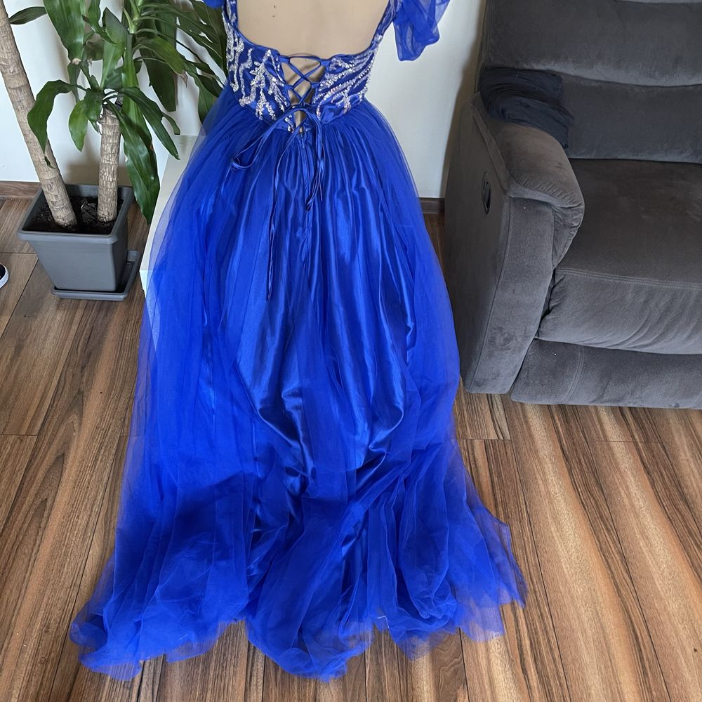 Rochie de ocazie lunga cu crapatura pe picior