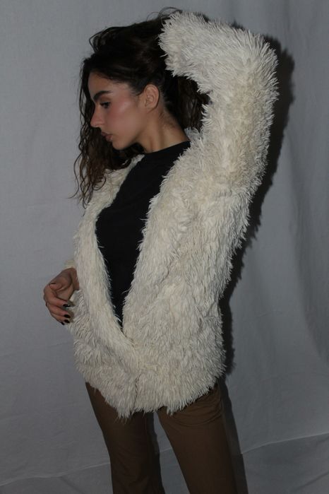 Пухкаво бяло яке стилно