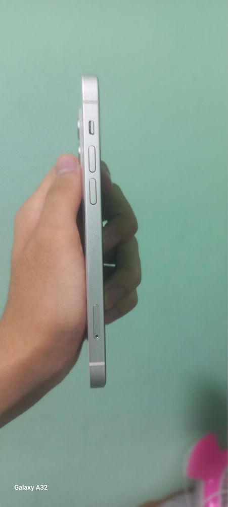 IPhone 12   yumkost 86  xotira 128