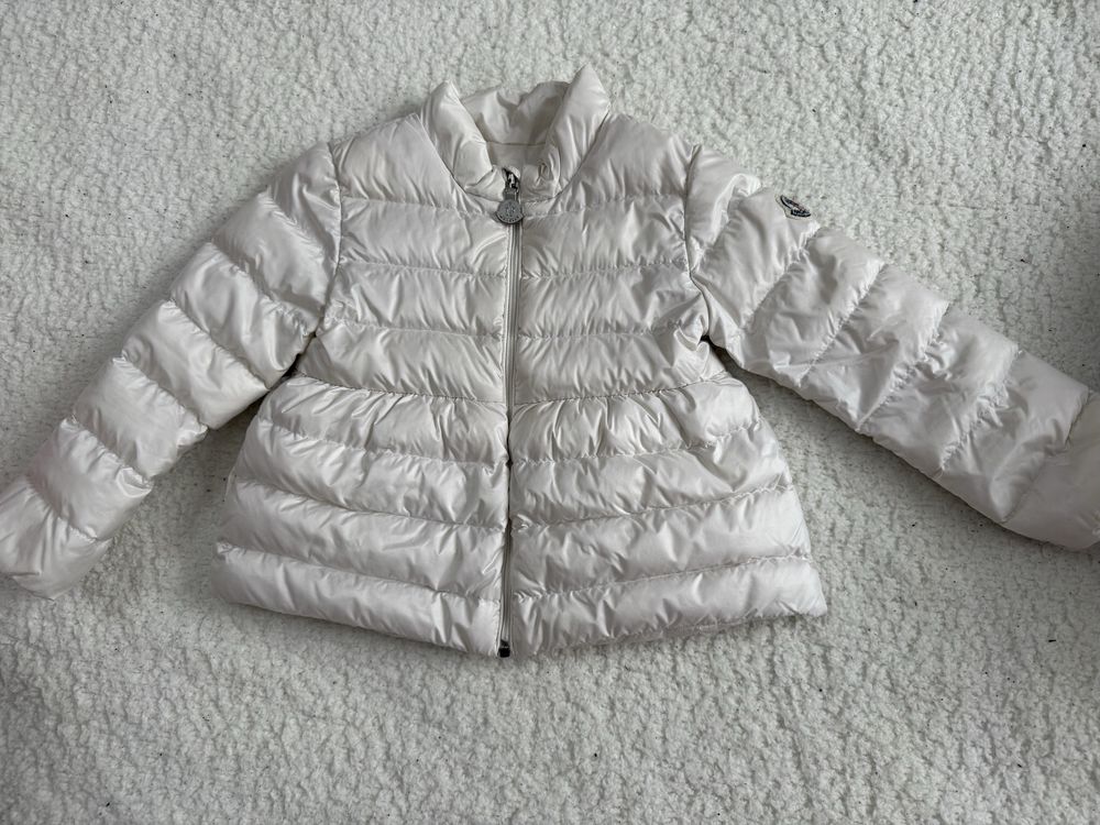 Якета Moncler и Guess