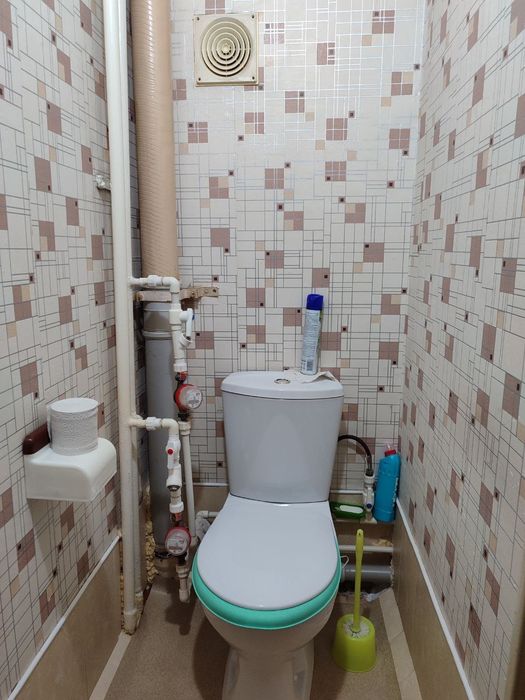 Продается 2-х комнатная квартира на 1-м этаже.