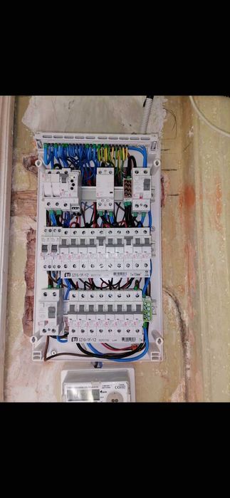 electricieni cu experienta