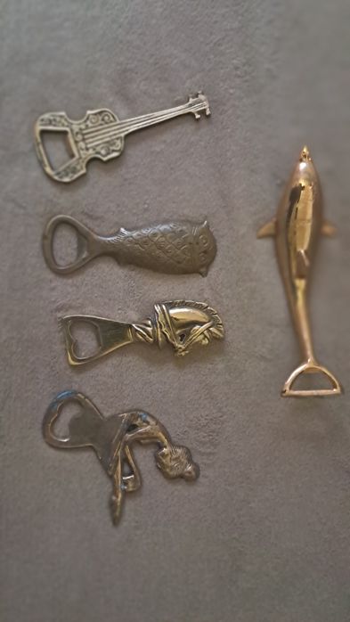 5 desfacatoare  de bere din bronz