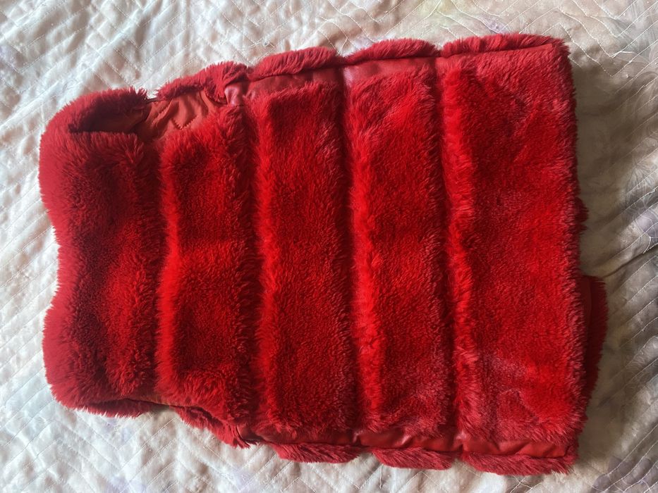 Пухкав червен елек