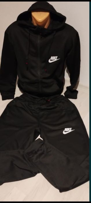 Oferta! Trening unisex Nike din 3 piese!