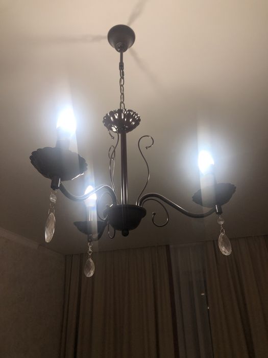 Продам люстру трехрожковую