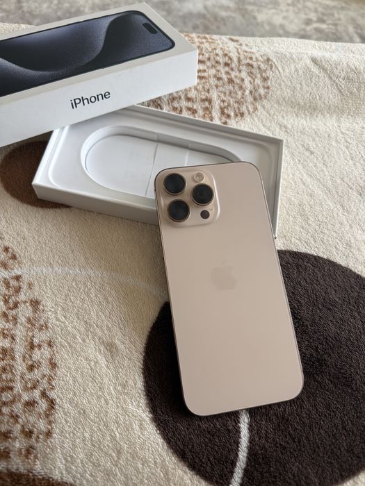 Iphone 16 Pro Max gold