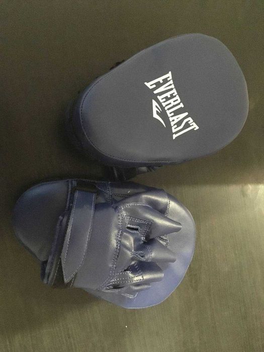 Боксерские лапы новые Everlast