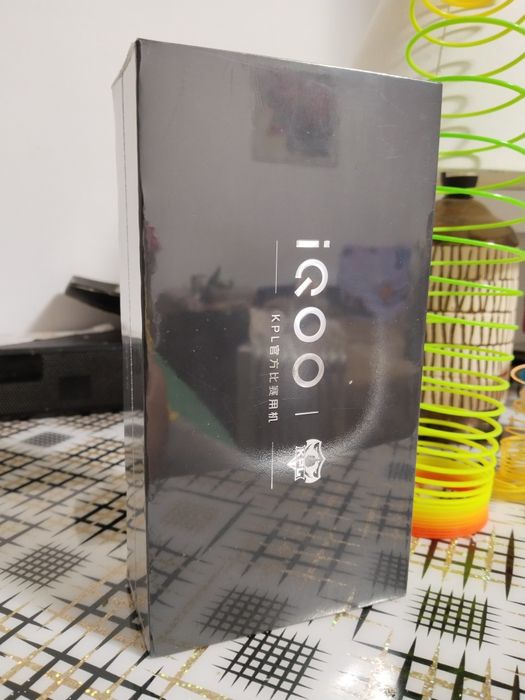 Unicat în RO! Vivo IQOO 15, Snapdragon Elite 8 Gen 5 , 144 Hz, 7000 mA