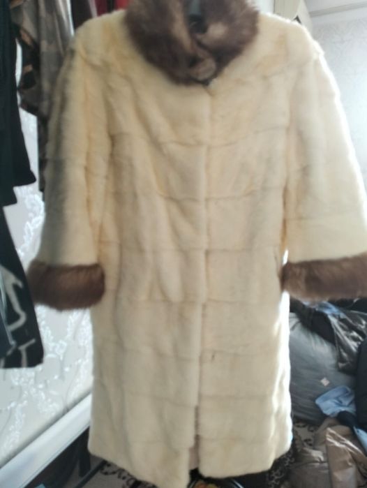 Продам шубу норковую белую