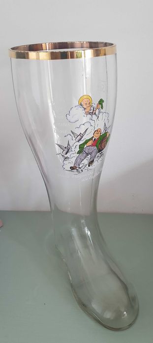 Vand pahar bere in forma de cizma