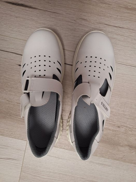 Bocanci de lucru, noi, nr 43