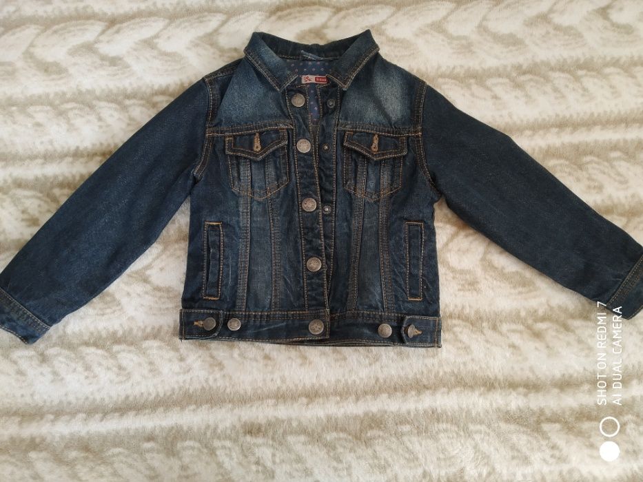 Куртка джинсовая на девочку 4-5 лет