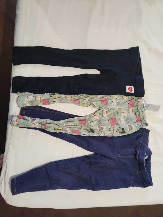 За момиче 3-4 години, дрешки и играчки