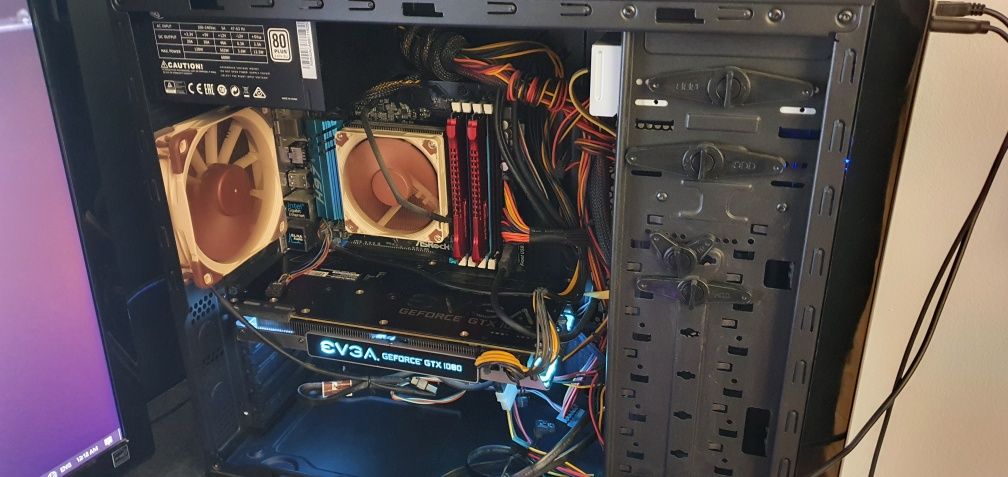 Настолен компютър (intel i7-4790k; nvidia geforce 1080; 16GB ram)