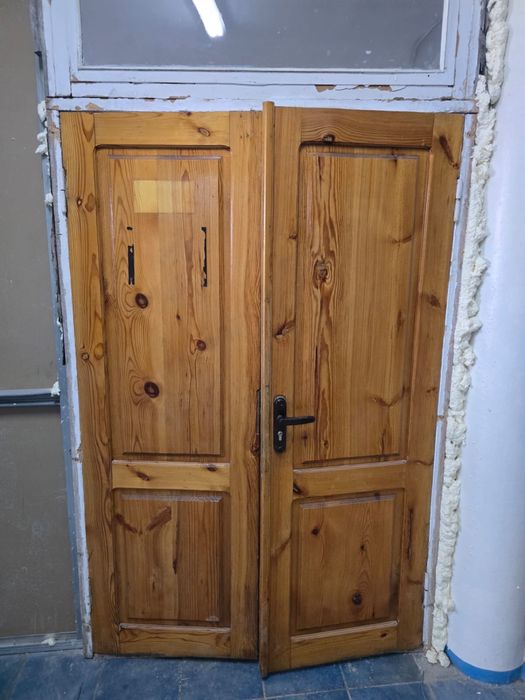 двери из дерева/пластика