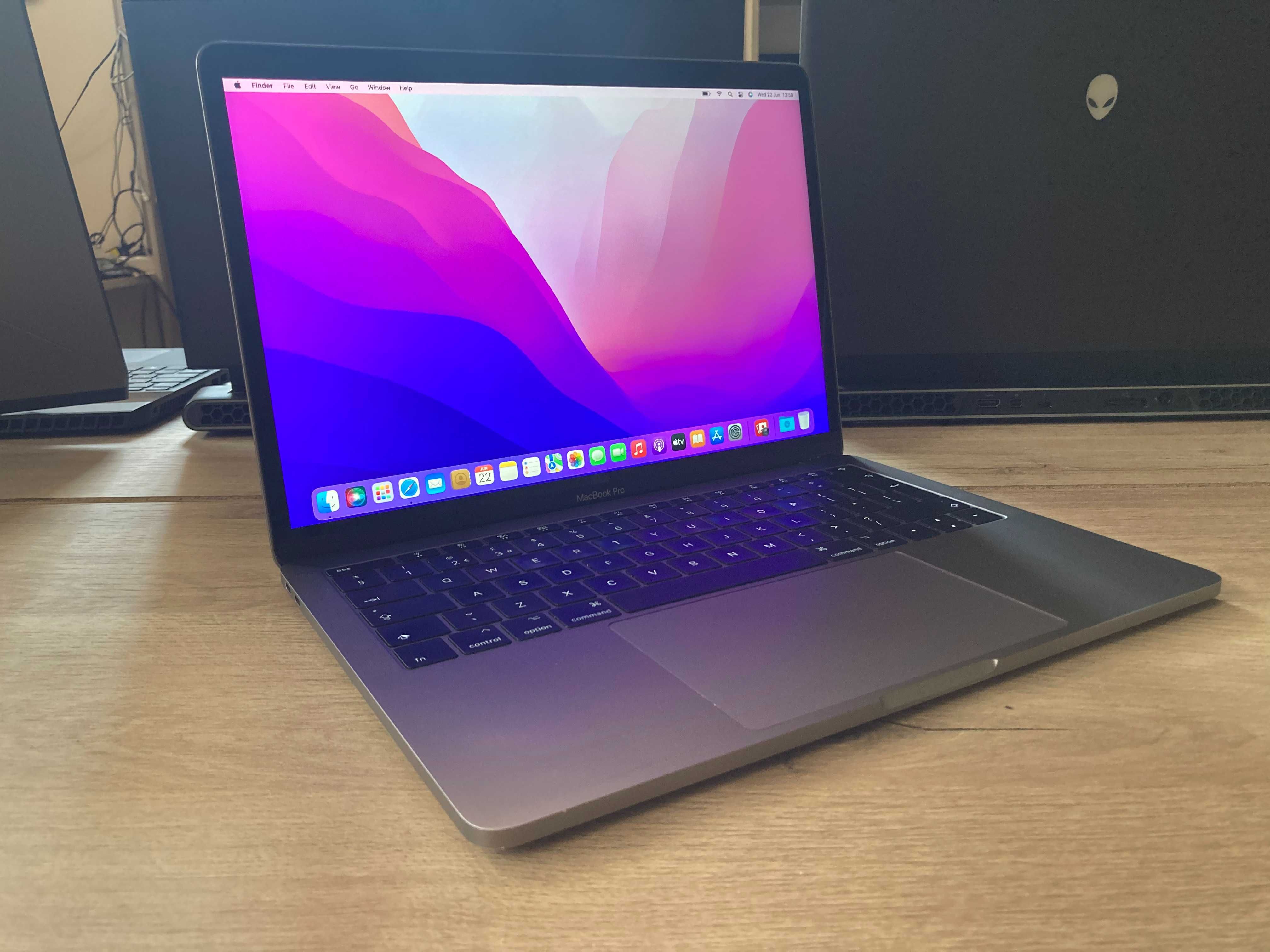 Лаптоп Apple Macbook PRO 13 2017 I5 8GB 128GB SSD с гаранция A1708