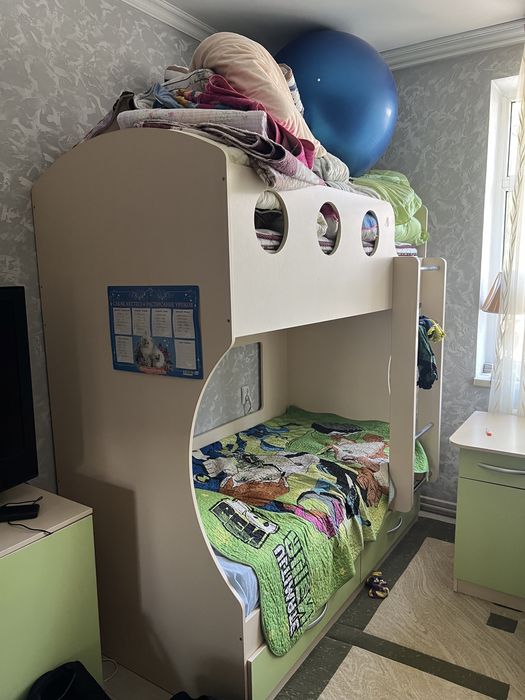 Двухэтажная кровать