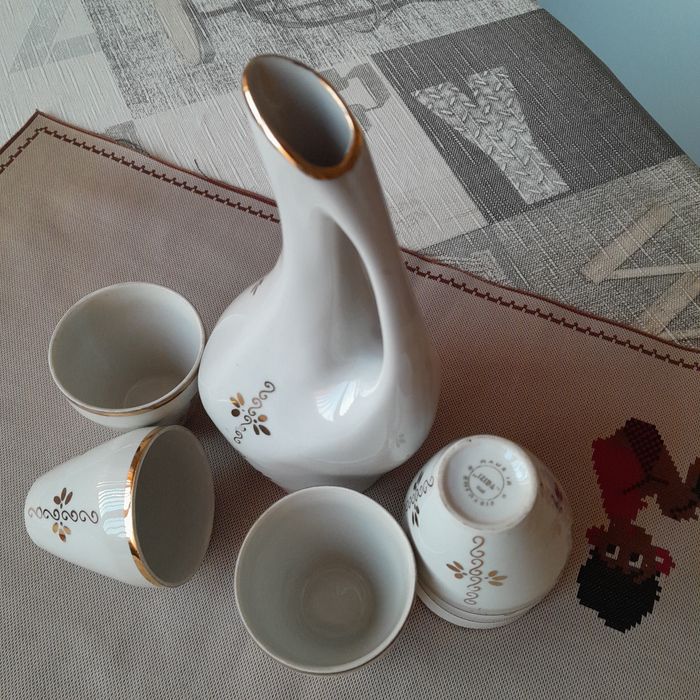 Порцеланов сервиз за топли напитки