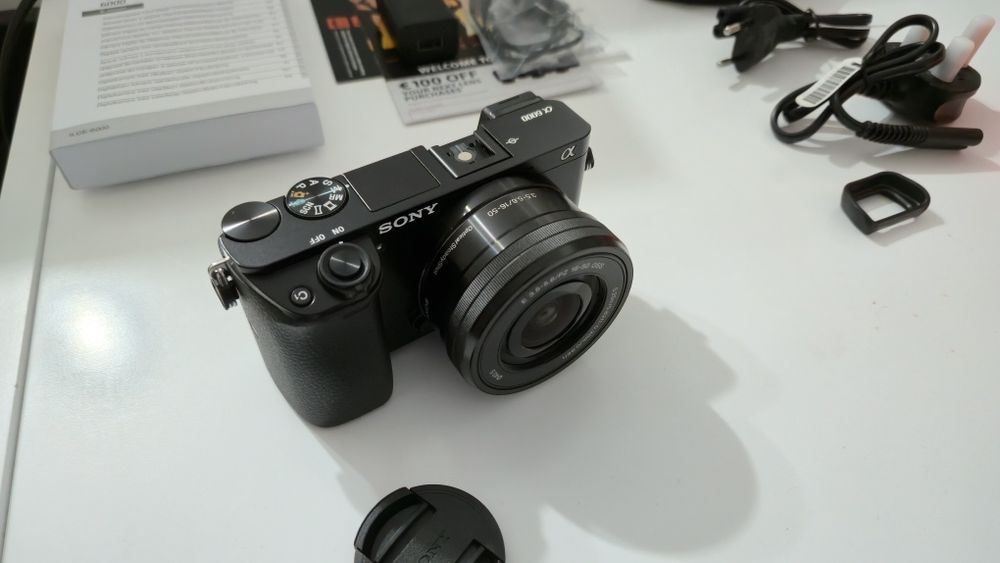 Sony a6000 mirrorless (Power Zoom lens kit) (ILCE-6000 L) cu card SD