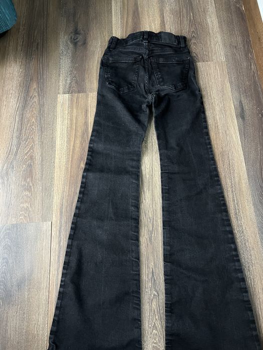 Черни дънки и черен къс топ ххс