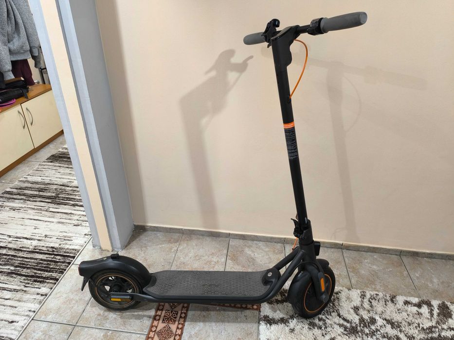 Продавам тротинетка segway f40