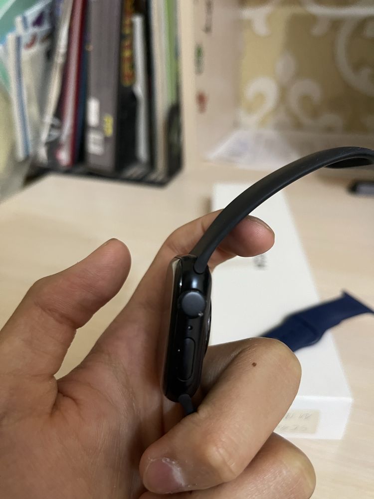 Продам Apple Watch se 2