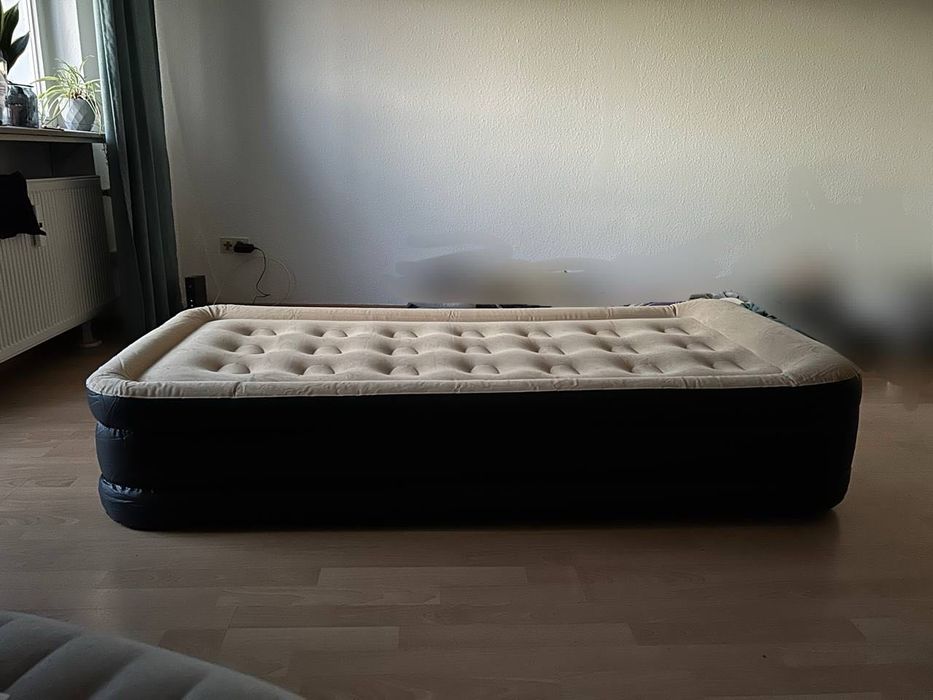 Vând urgent saltea gonflabilă din JYSK