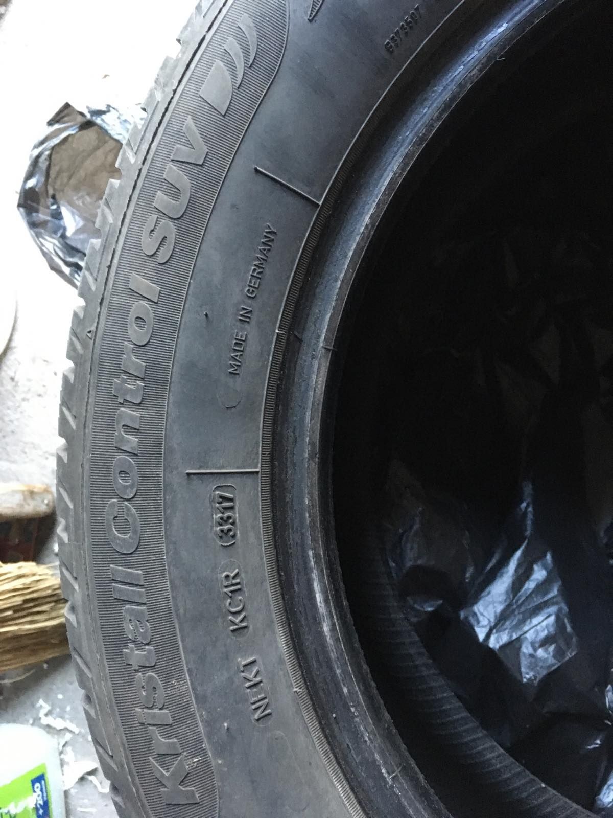 Продавам 2 бр. зимни гуми Fulda Kristall Control SUV 215/60 R17 96H ,