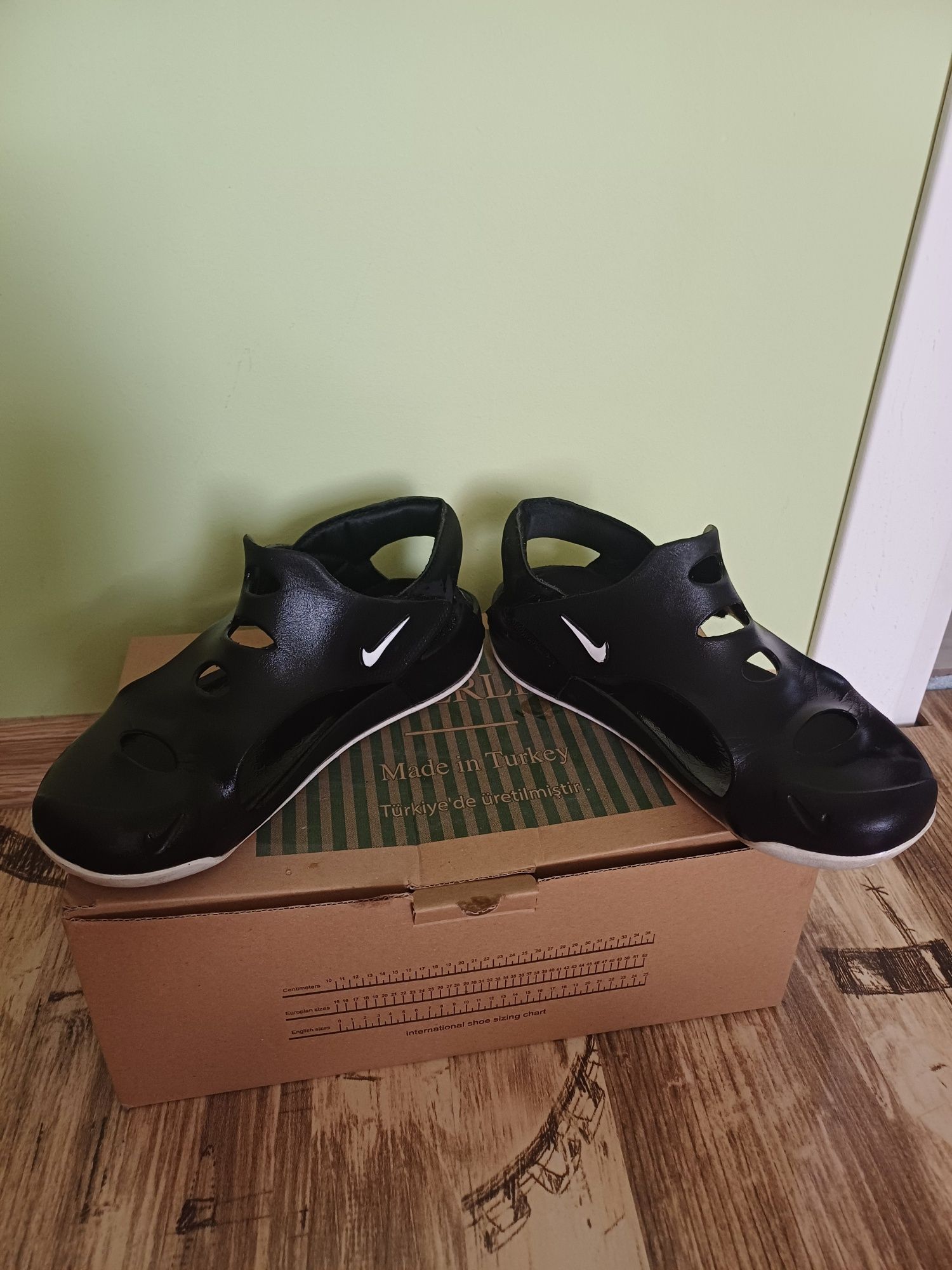 Сандали Nike 35 номер