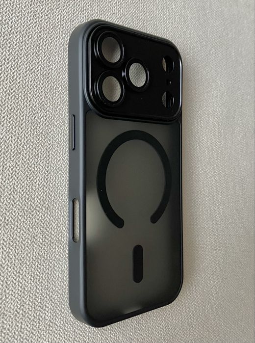 Husa pentru iPhone 17 Pro, semi-transparenta