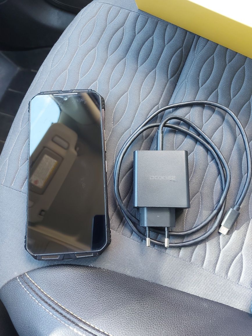 Продаван DOOGEE V30 T