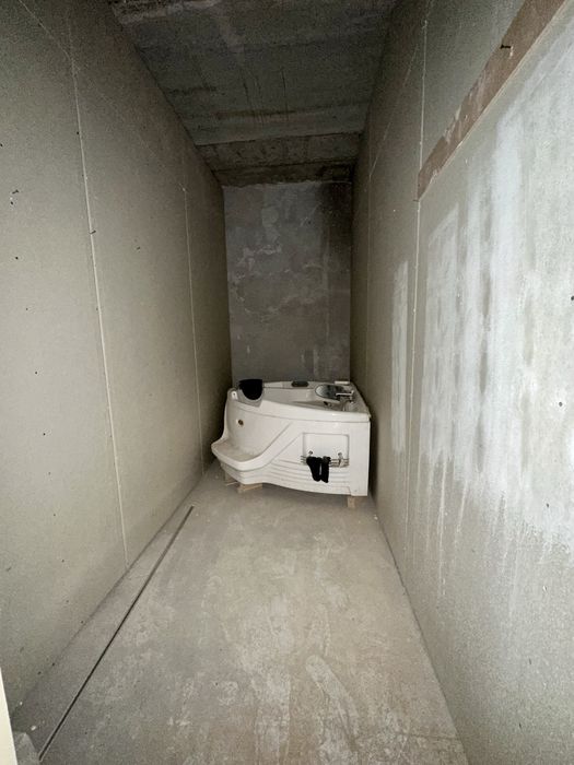 Квартира коробка в новостройке 136м2