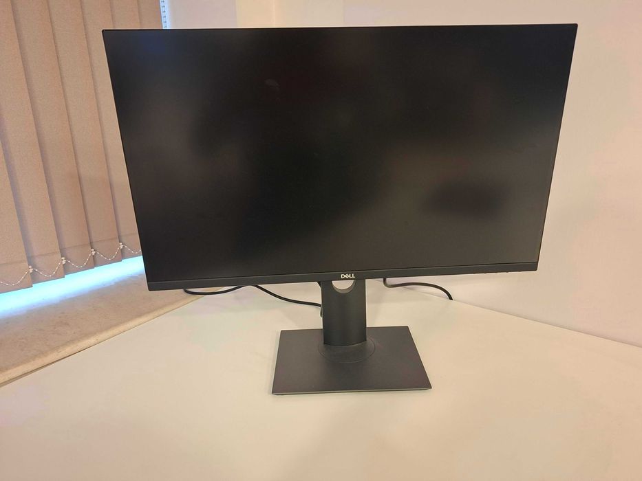 Монитори Dell P2720D