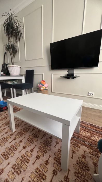 Белый стллик в стиле IKEA