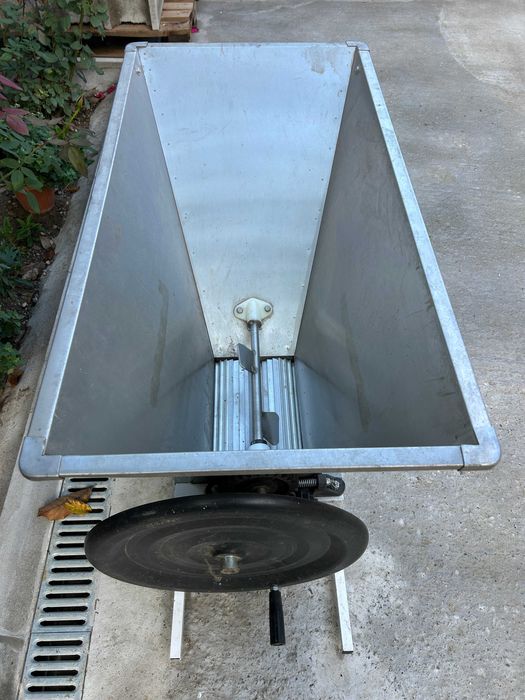 Vând zdrobitor desciorchinător ENO 3 semiinox manual
