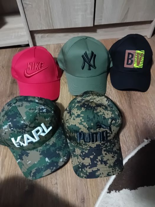 Șepci unisex diferite branduri