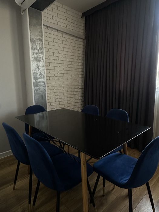 Продаю стол со стульями