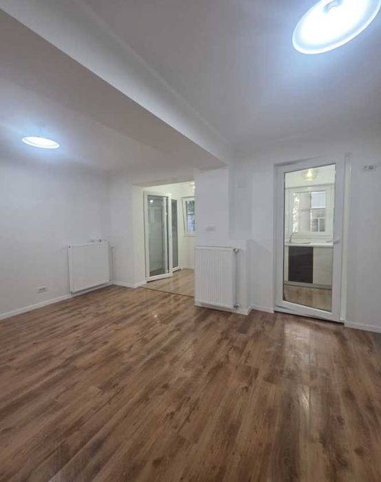 Zona Eroii Revolutiei-Brancoveanu 38 mp bloc nou parcare